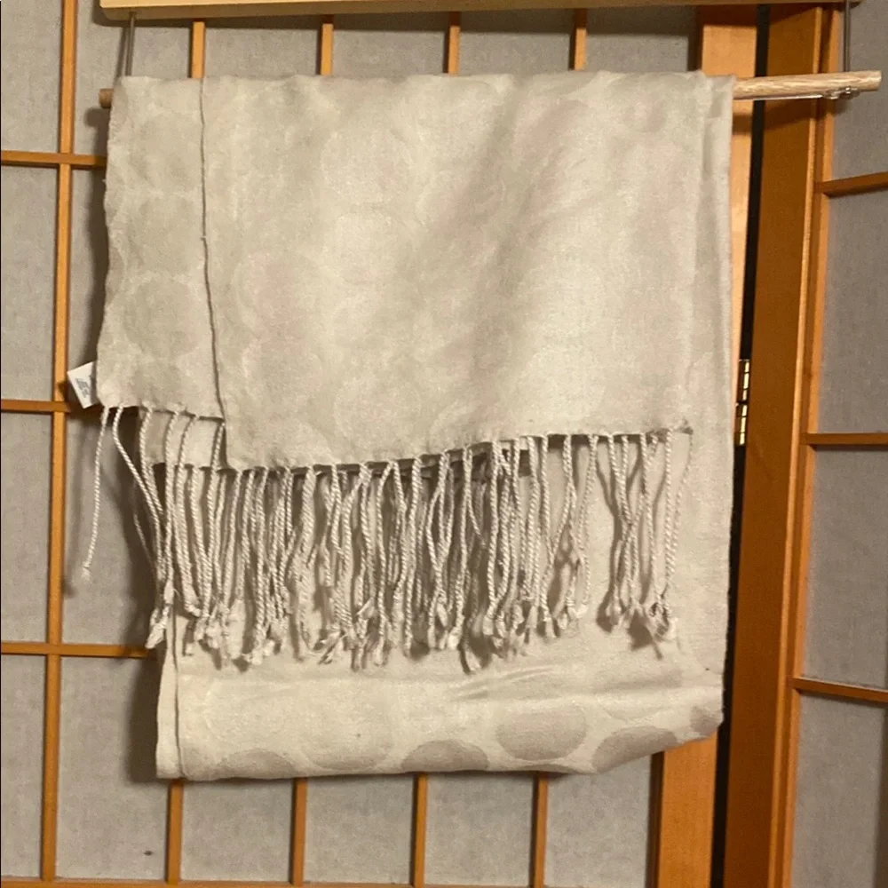 Old Navy Light Gray Scarf Wrap with fringe